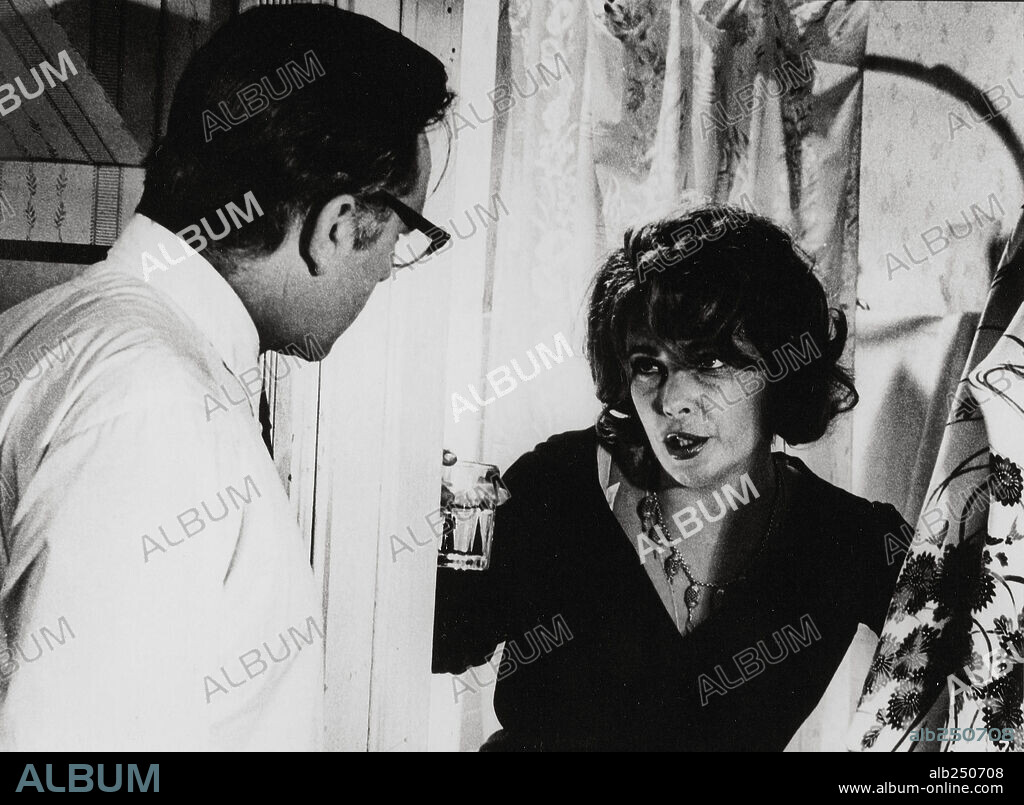 ELIZABETH TAYLOR and RICHARD BURTON in WHO'S AFRAID OF VIRGINIA WOOLF?, 1966, directed by MIKE NICHOLS. Copyright WARNER BROTHERS.