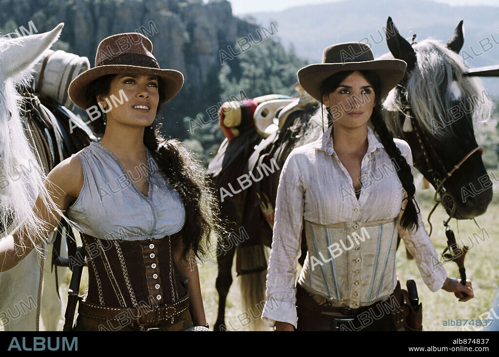 PENELOPE CRUZ y SALMA HAYEK en BANDIDAS, 2006, dirigida por ESPEN SANDBERG. Copyright 20TH CENTURY FOX.