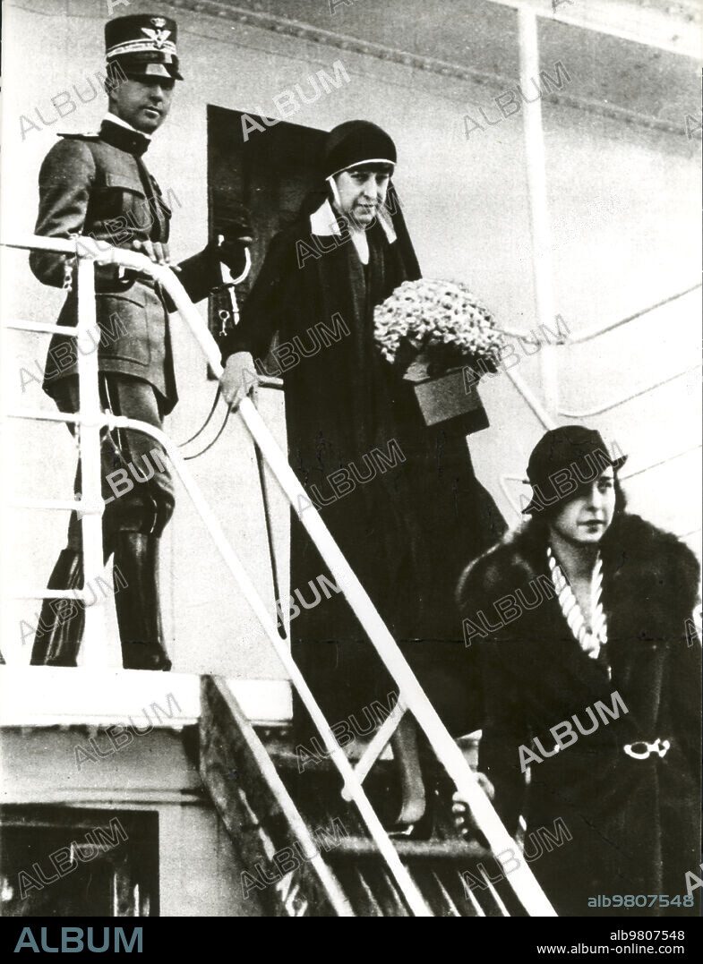 Umberto of Savoy with the Duchess of Aosta and jose maria, libya 1931.