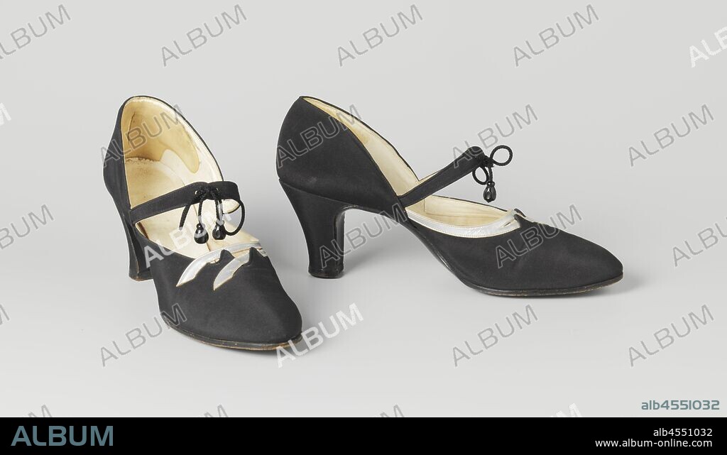 High-heeled shoes with undulating bands Ladies 'shoe of black satin with instep strap decorated with silver wavy leather strap, Ladies' shoe of black satin. Model: The nose is rounded, one front and two side panels. The side panels and the front panel meet low at the geleng. Two tires run over the instep from that point. The bands are held together by a black cord with a black bead. The front of the heel runs straight down at a rounded corner. The side and back of the heel are slightly fitted and covered with black satin. Black leather backside with five nails tied to the heel and black leather sole. Side panels lined with ivory white leather. Cover sheet lined with ivory white ribbed cotton. Along the cut-out of the forefoot lined with a band of ivory white leather. Instep strap lined with ivory white leather. The heel is lined with a reinforced piece of beige ribbed leather. The insole is ivory white leather. Decoration: wavy cut-out of the forefoot with two points. From the right side along the cut-out of the forefoot a silver strap of leather. The band splits into two bands that are braided by the wavy cut-out. The two bands end on the left side of the forefoot., anonymous, Netherlands, c. 1930, schoen, koord, kraal, voering zijbladen, voering voorblad, voering hiel, binnenzool, zool, achterlapje, spijker, founding, l 25.7 cm × w 7.9 cm h 7 cm.