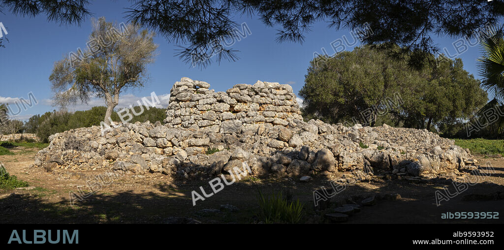 talayot circular, conjunto prehistórico de Capocorb Vell, principios del primer milenio a. C. (Edad de Hierro), Monumento Histórico Artístico, Llucmajor, Mallorca, Balearic islands, spain.