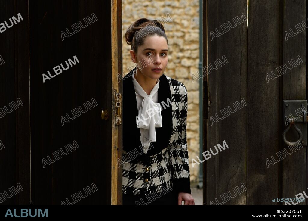 EMILIA CLARKE en ANTES DE TI, 2016 (ME BEFORE YOU), dirigida por THEA SHARROCK. Copyright MGM/NEW LINE CINEMA.