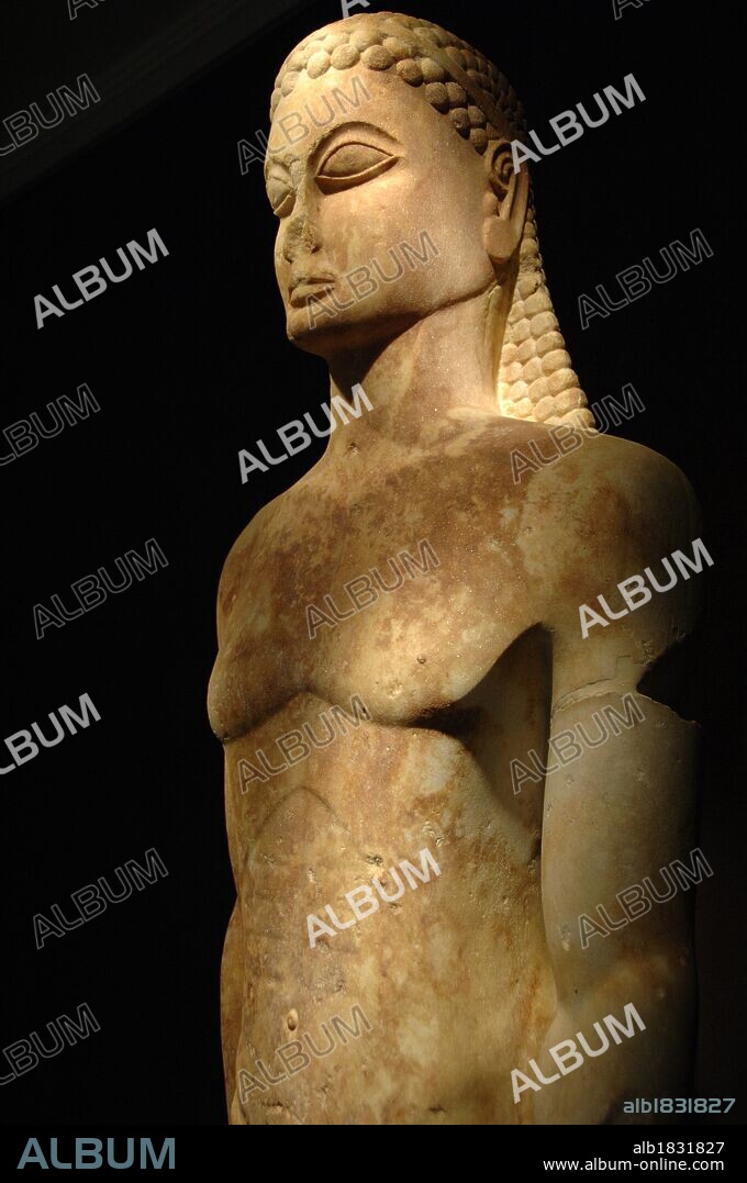 ARTE GRIEGO. S. VII-VI A. C. GRECIA. KOUROS DE LA PUERTA SACRA. Detalle. Fechado entre los años 600-590 a. C. Localizado en el área de la Puerta Sacra. Museo del Cerámico. Atenas.