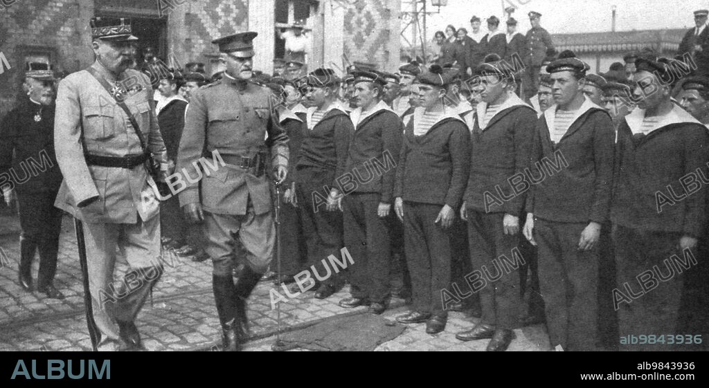 'L'Arrivee du General Pershing; Sur le quai de Boulogne: accompagné du general Pelletier, amputé du bras droit, chef de la mission militaire francaise attachee a l'armee americaine, le general Pershing passe en revue un detachement de marins', 1917. First World War: the arrival of General Pershing (in France); on the quay at Boulogne General Pershing reviews a detachment of sailors, accompanied by General Pelletier, head of the French military mission attached to the American army, who lost his right arm. From "L'Album de la Guerre 1914-1919, Volume 2" [L'Illustration, Paris, 1924].