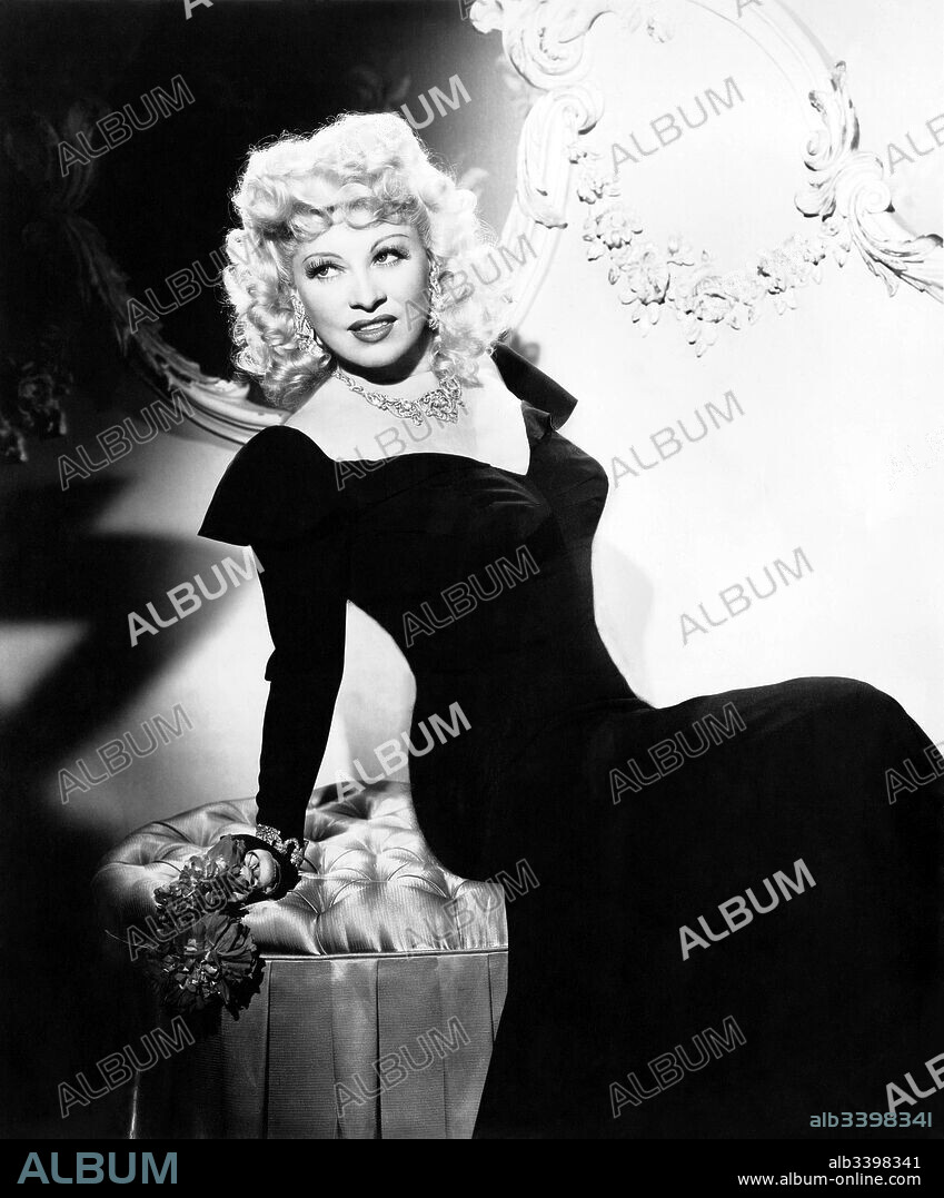 MAE WEST in THE HEAT'S ON, 1943, directed by GREGORY RATOFF. Copyright COLUMBIA PICTURES.
