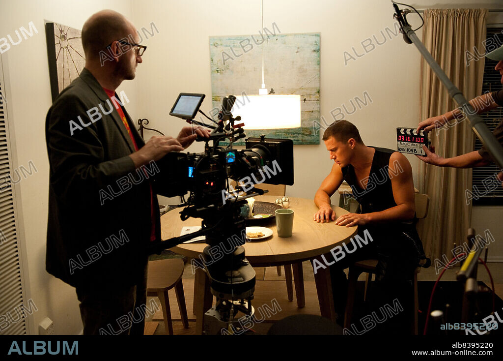 CHANNING TATUM und STEVEN SODERBERGH in MAGIC MIKE, 2012, unter der Regie von STEVEN SODERBERGH. Copyright NICK WECHSLER PRODUCTIONS.