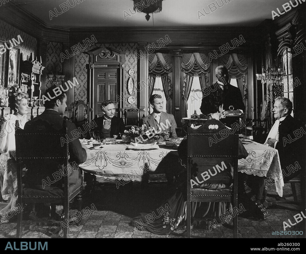 DOLORES COSTELLO, JOSEPH COTTEN, RAY COLLINS, RICHARD BENNETT and TIM HOLT in THE MAGNIFICENT AMBERSONS, 1942, directed by ORSON WELLES. Copyright RKO.