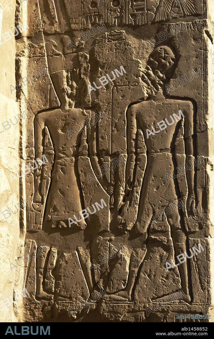 ARTE EGIPCIO. EGIPTO. Relieve en uno de los muros del TEMPLO DE LUXOR. Imperio Nuevo. Antigua Tebas "Waset". Egipto.