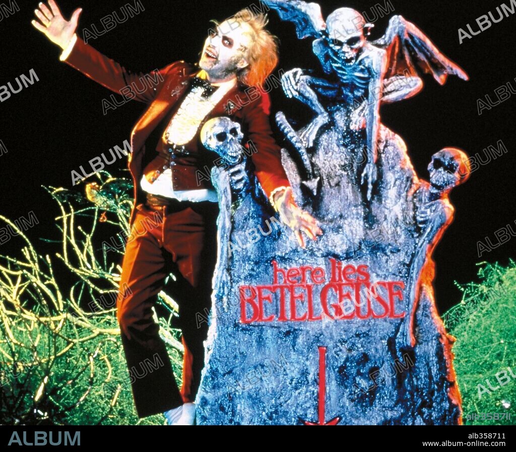 MICHAEL KEATON in BEETLEJUICE, 1988, directed by TIM BURTON. Copyright GEFFEN FILM/WARNER BROTHERS.
