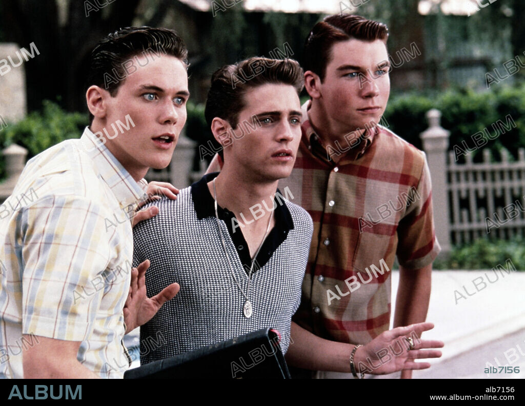 JASON PRIESTLEY and JERRY O'CONNELL in CALENDAR GIRL, 1993, directed by JOHN WHITESELL. Copyright PARKWAY PICTURES.