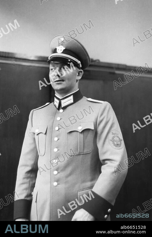 Woellke, Hans Leichtathlet (Goldmedaille im Kugelstoßen bei den Olympischen Spielen 1936 in Berlin) u. Polizist. (im 2. Wk. Hauptmann der Schutzpolizei in einem Waffen-SS-Polizei-Regiment in Guba, Weißrussland). 18.2.1911 Bischofsburg (Ostpreußen) - 22.3.1943 Guba. Hans Woellke als Polizeileutnant. Foto, 1936.