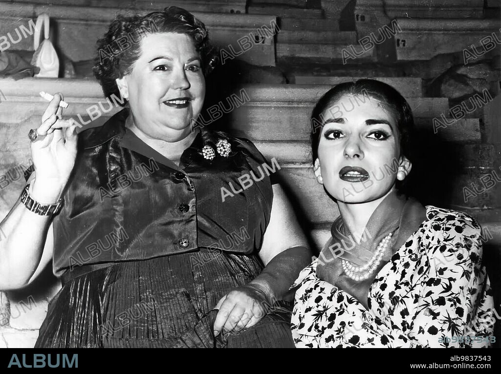 31 de julio de 1957. María Callas con Elvira de Hidalgo durante los ensayos del concierto en el Odeum Herodes Atticus (Atenas, Grecia).