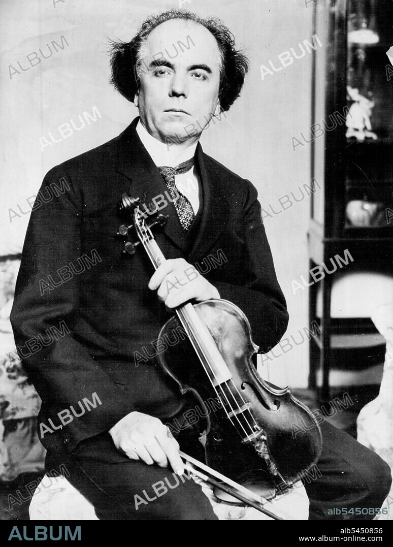 Jan Kubelik with his famous "Strad". June 7, 1932. (Photo by Universal).