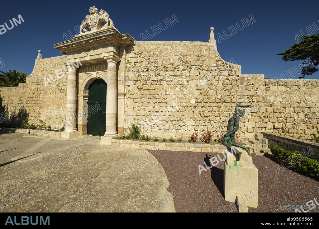 Entrada Principal de la isla del Lazareto, antiguo hospital militar, Illa del Llatzeret, interior del puerto de Mahón, Menorca, balearic islands, Spain.