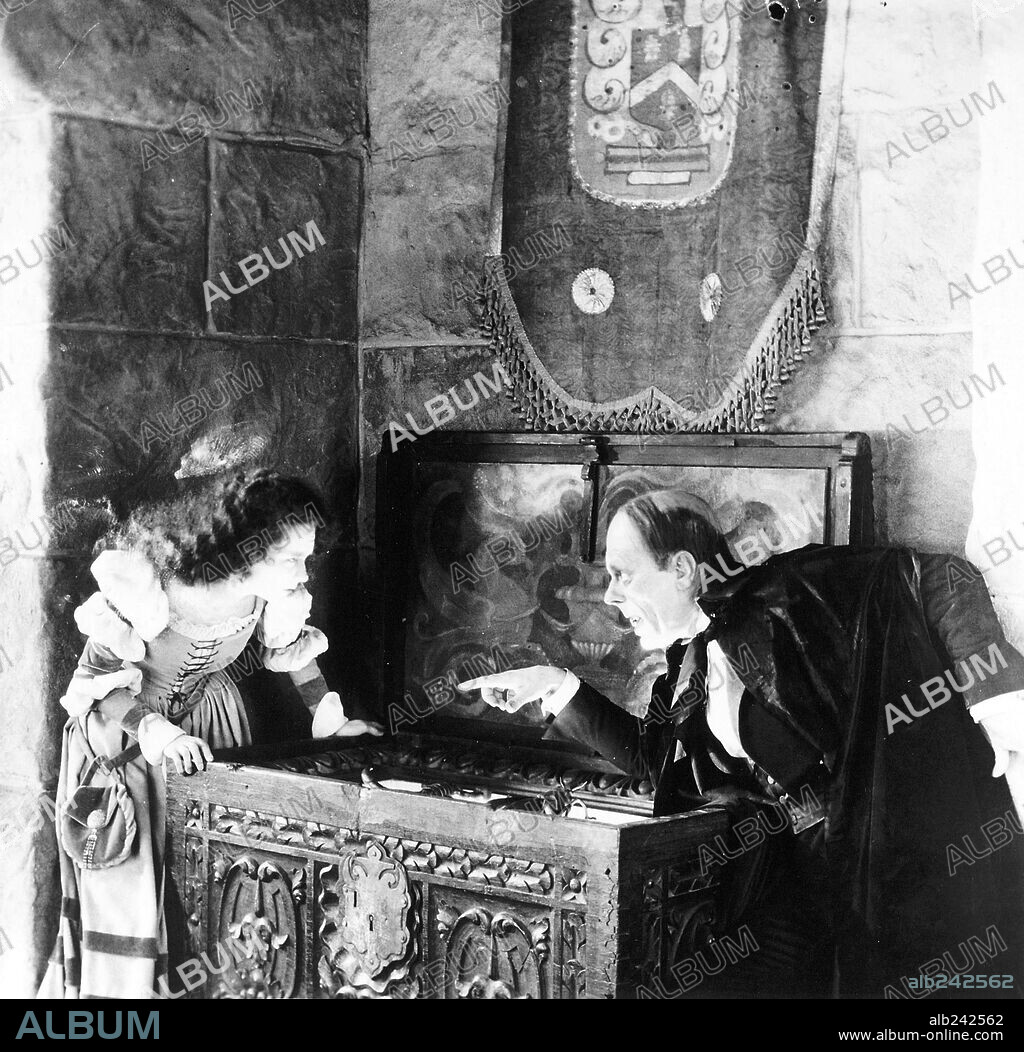 LON CHANEY in THE PHANTOM OF THE OPERA, 1925, directed by RUPERT JULIAN. Copyright UNIVERSAL PICTURES.