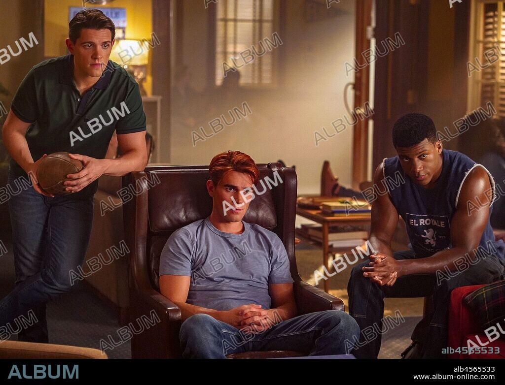 CASEY COTT, ELI GOREE and KJ APA in RIVERDALE, 2017, directed by ROBERTO AGUIRRE-SACASA. Copyright CBS TELEVISION. Temporada 4 Episodio 3.
