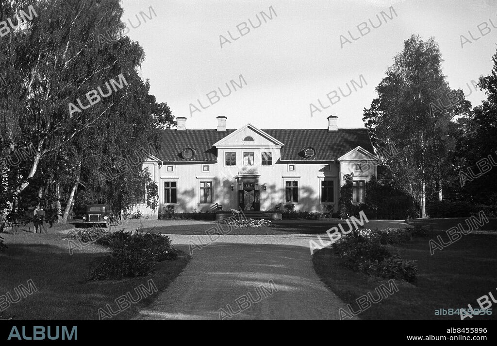SÖDERMANLAND 1936 . Hårby gård i Södermanland ägdes av Greta Garbo mellan 1936 och 1947. Foto: TT Historical / kod 1900.