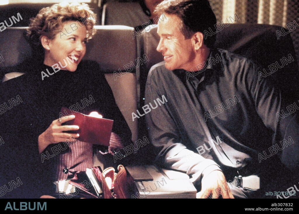 ANNETTE BENING und WARREN BEATTY in LOVE AFFAIR, 1994, unter der Regie von GLENN GORDON CARON. Copyright WARNER BROTHERS / JAMES, DAVID.