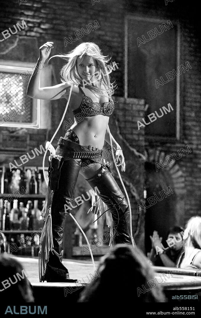 JESSICA ALBA en SIN CITY: CIUDAD DEL PECADO, 2005 (SIN CITY), dirigida por FRANK MILLER y ROBERT RODRIGUEZ. Copyright DIMENSION FILMS.