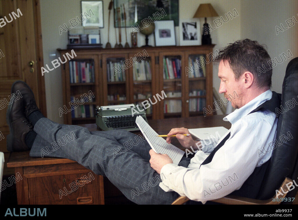 DAVID THEWLIS in THE INNER LIFE OF MARTIN FROST, 2007, directed by PAUL AUSTER. Copyright GEMINI FILMS.