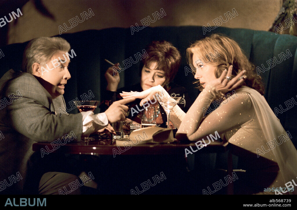 ELIZABETH PERKINS, JAN HOOKS and MARTIN SHORT in JIMINY GLICK IN LA LA WOOD, 2004, directed by VADIM JEAN. Copyright METRO GOLDWYN MAYER / GREGORY, DOANE.