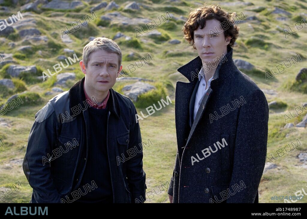 BENEDICT CUMBERBATCH and MARTIN FREEMAN in SHERLOCK, 2010, directed by PAUL MCGUIGAN. Copyright HARTSWOOD FILMS/BBC WALES.
