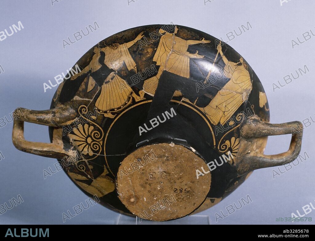 Cerámica griega del siglo V a. C. Kylix de figuras rojas. Procedente de Empuries (provincia de Girona, Cataluña). Museu d'Arqueologia de Catalunya. Barcelona.
