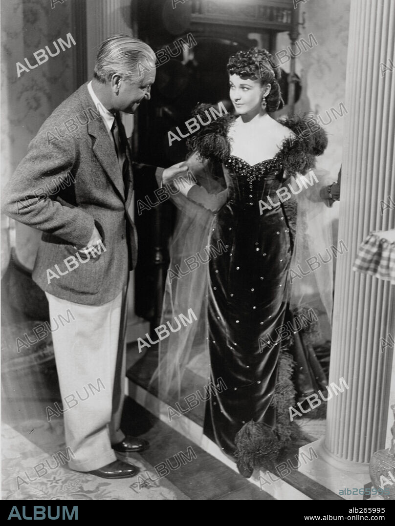 VICTOR FLEMING and VIVIEN LEIGH in GONE WITH THE WIND, 1939, directed by GEORGE CUKOR and VICTOR FLEMING. Copyright M.G.M.