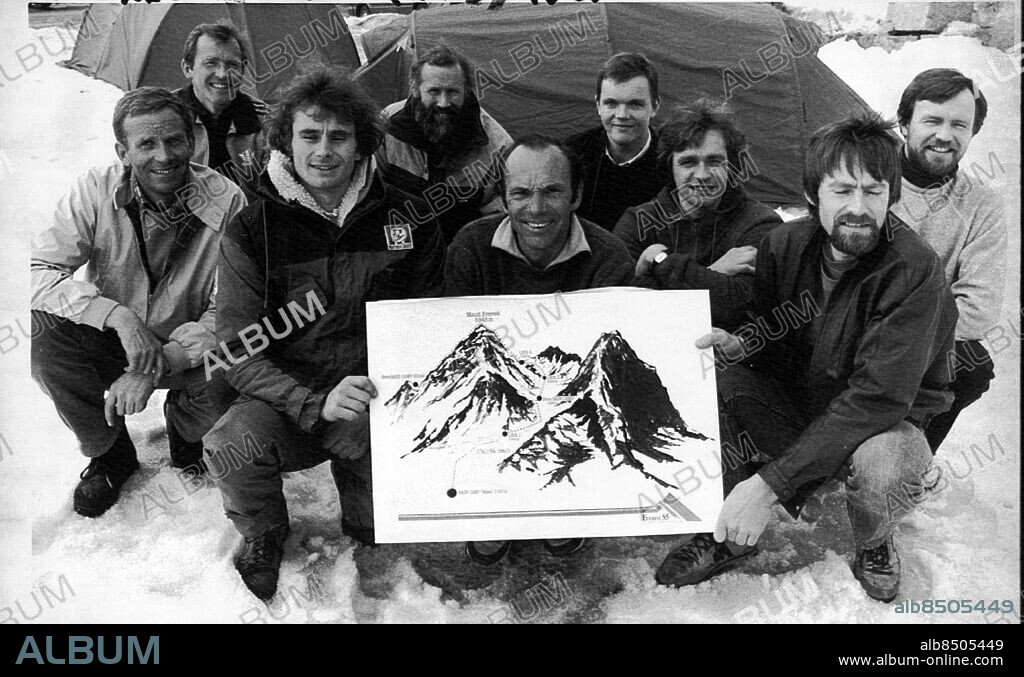 OSLO 20040114 File 19840400. Norwegian businessman gamle Arne Naess jr. (c) together with members of his Mount Everest expedition April 1984. Naess died in a mountaineering accident in South Africa, Tuesday, January 13, 2003. Arne Naess was previously married to singer Diana Ross.. Photo Henrik Laurvik / SCANPIX Code 20520.