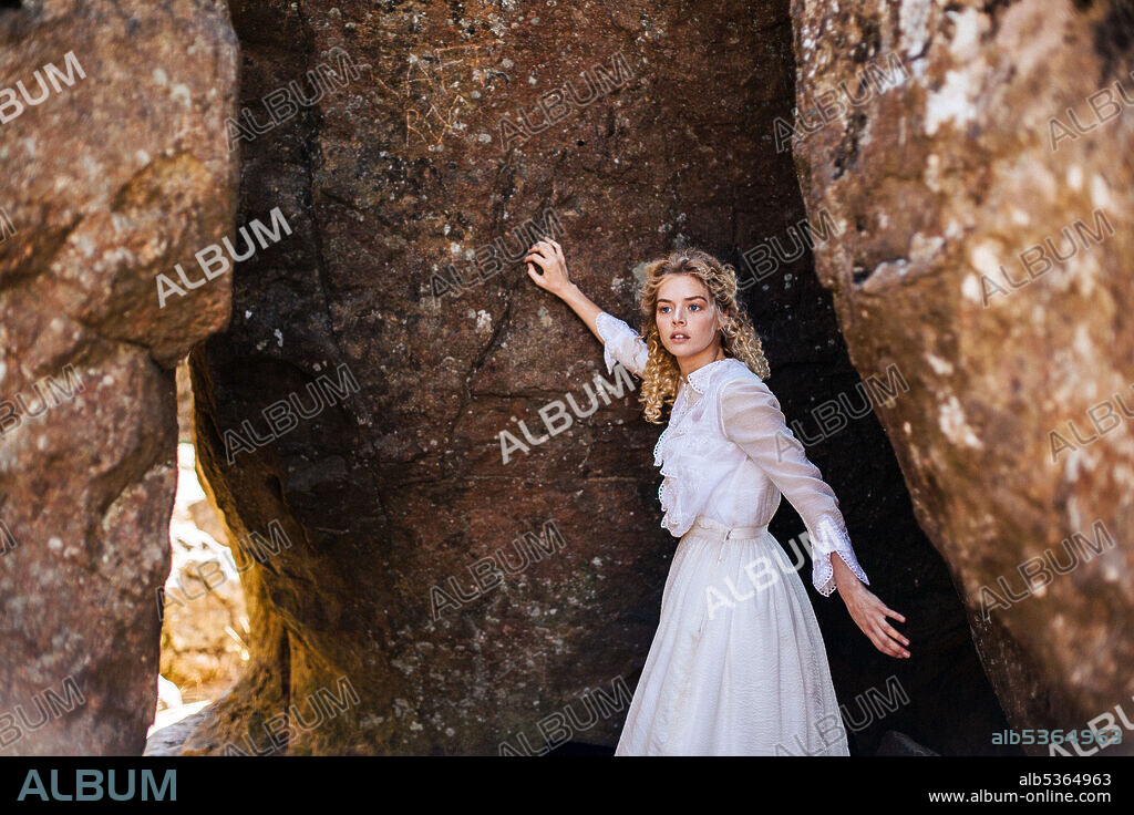 SAMARA WEAVING in PICNIC AT HANGING ROCK, 2018, directed by AMANDA BROTCHIE, LARYSA KONDRACKI and MICHAEL RYMER. Copyright SCREEN AUSTRALIA.