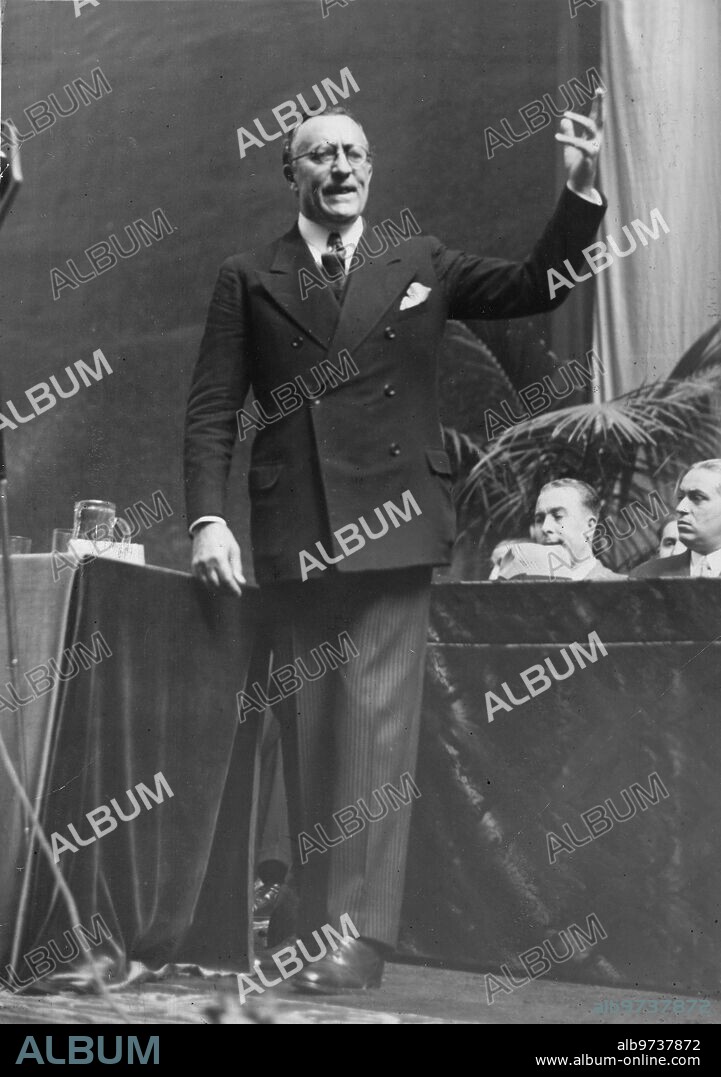 1936. Ramiro de Maeztu Giving a speech.