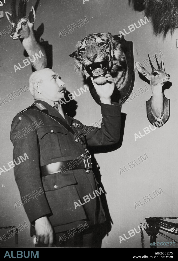 ROGER LIVESEY en VIDA Y MUERTE DEL CORONEL BLIMP-CORONEL BLIMP, 1943 (LIFE AND DEATH OF COLONEL BLIMP), dirigida por EMERIC PRESSBURGER y MICHAEL POWELL. Copyright THE ARCHERS.