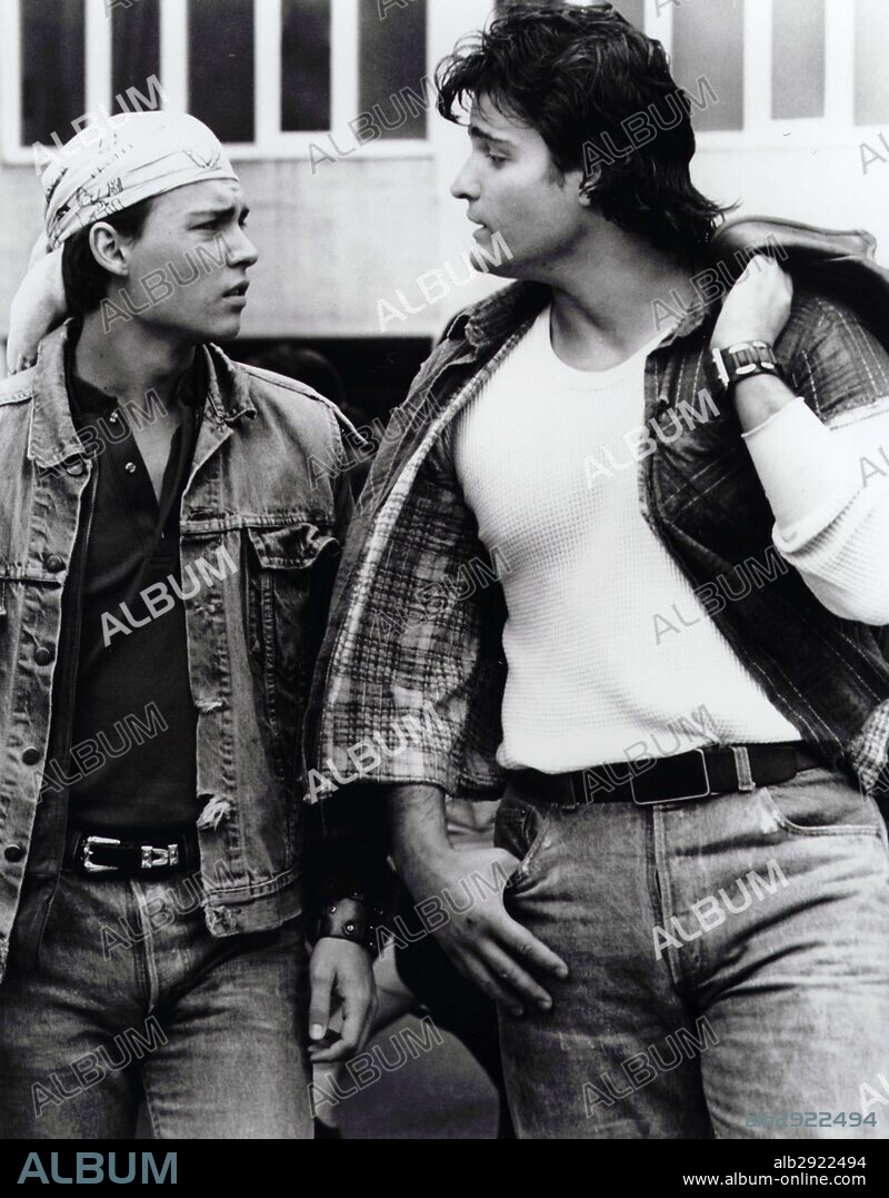 JOHNNY DEPP und PETER DELUISE in 21 JUMP STREET, 1987, unter der Regie von STEPHEN J. CANNELL. Copyright 20TH CENTURY FOX TV.