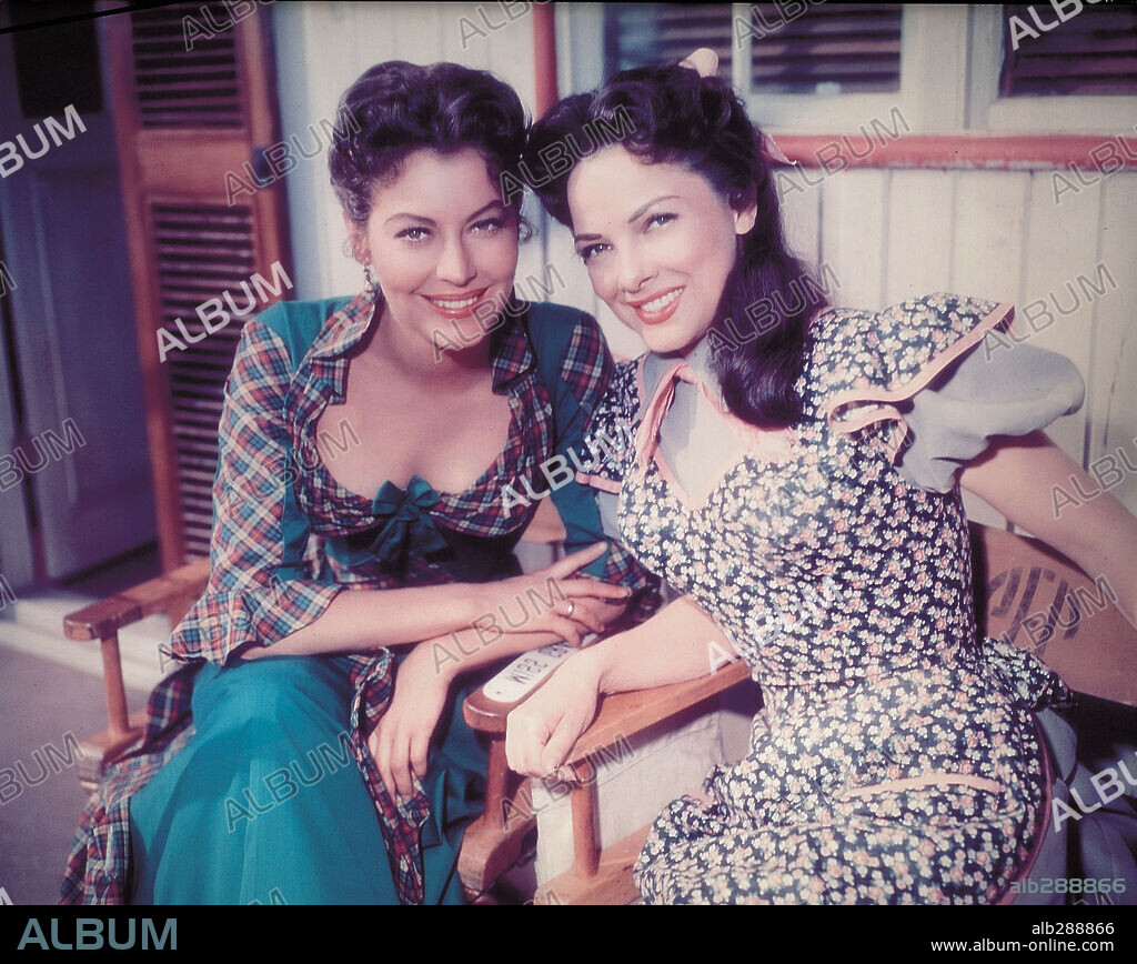 AVA GARDNER and KATHRYN GRAYSON in SHOW BOAT, 1951, directed by GEORGE SIDNEY. Copyright M.G.M.