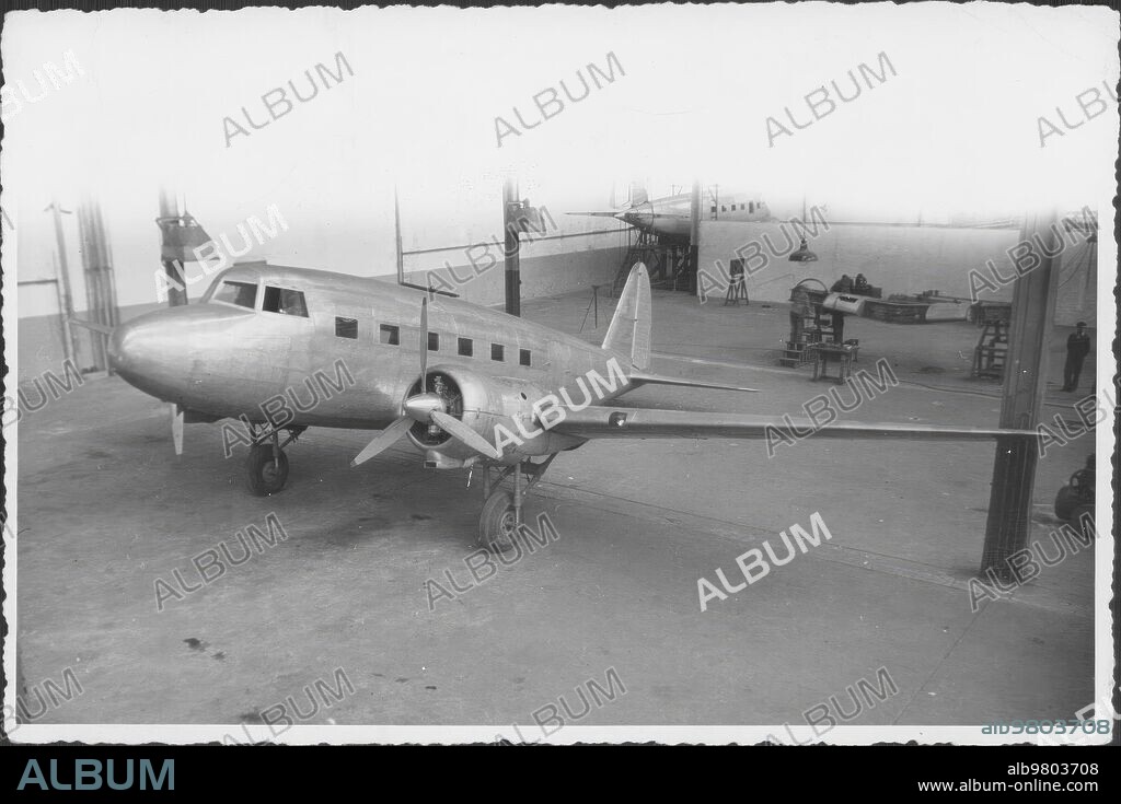 8 noviembre 1948. Prototipo del avión bimotor CASA-201. Construcciones Aeronáuticas, S.A.