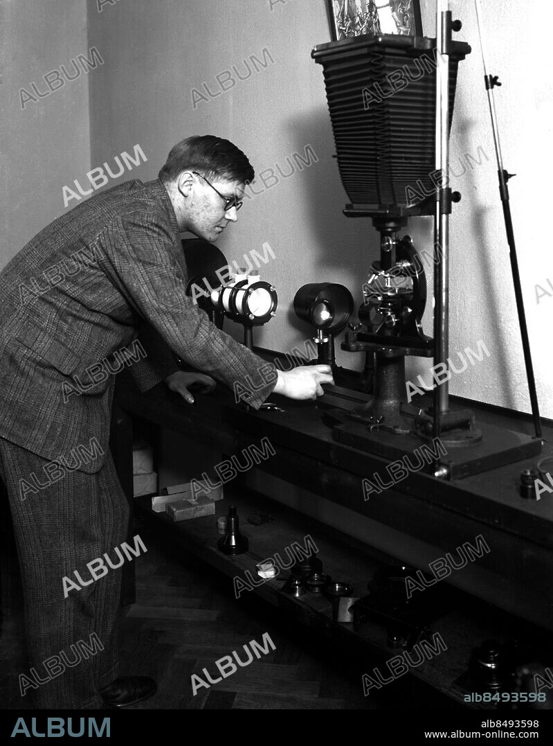 ARKIV 1920. Harry Söderman, kallad Revolver Harry (1902-1956) var chef för Statens kriminaltekniska anstalt och en internationellt ansedd kriminaltekniker.. Harry Söderman, criminal investigator.. Foto: TT Historical/1900. Scanpix Sweden.