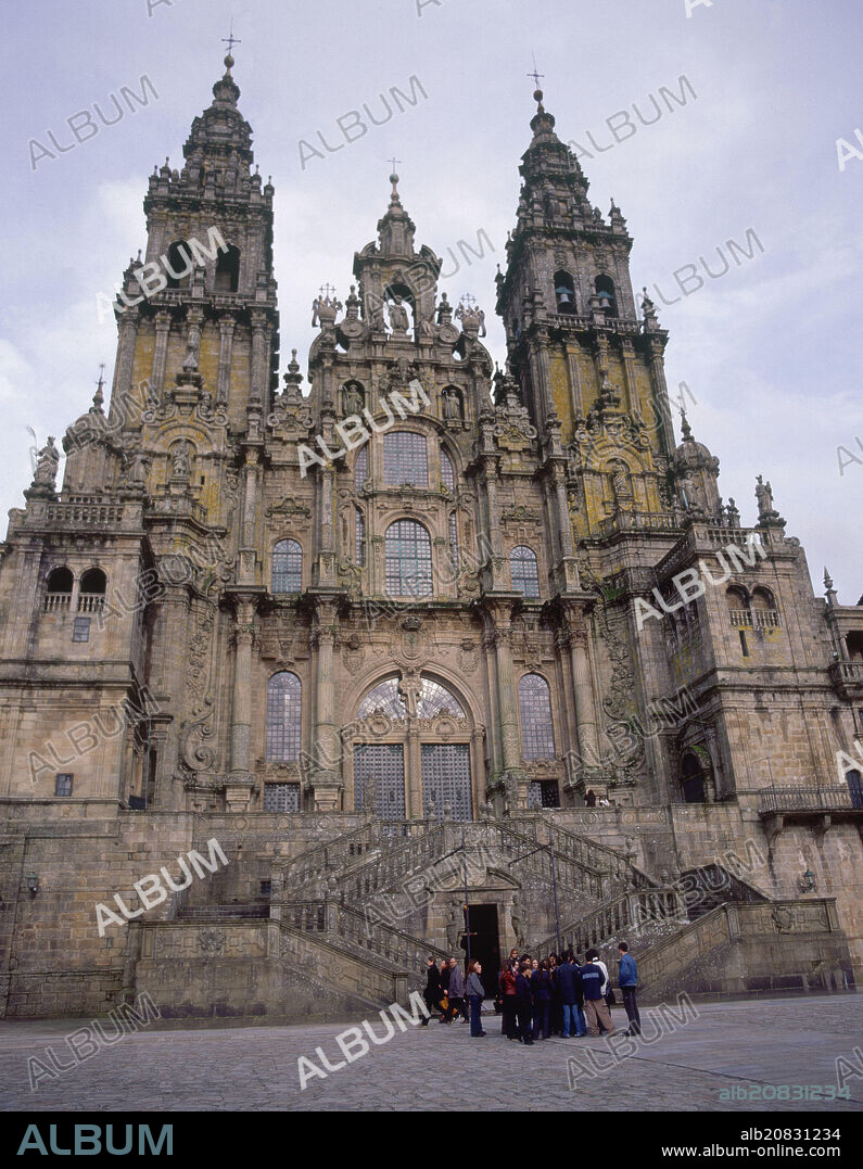 FERNANDO DE CASAS NOVOA. EXTERIOR - FACHADA PRINCIPAL O DEL OBRADOIRO- 1739-1750 - BARROCO ESPAÑOL.