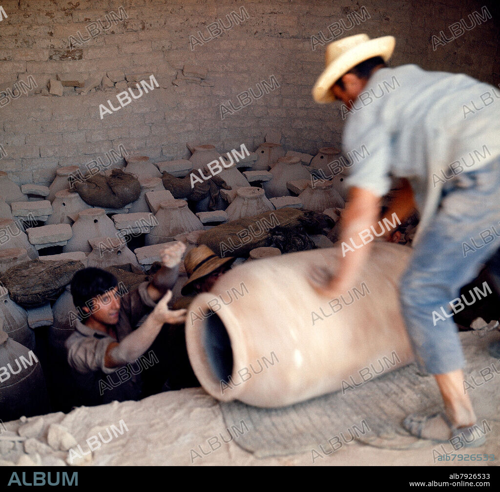 HORNO DE TINAJAS AÑOS 60 SIGLO XX.