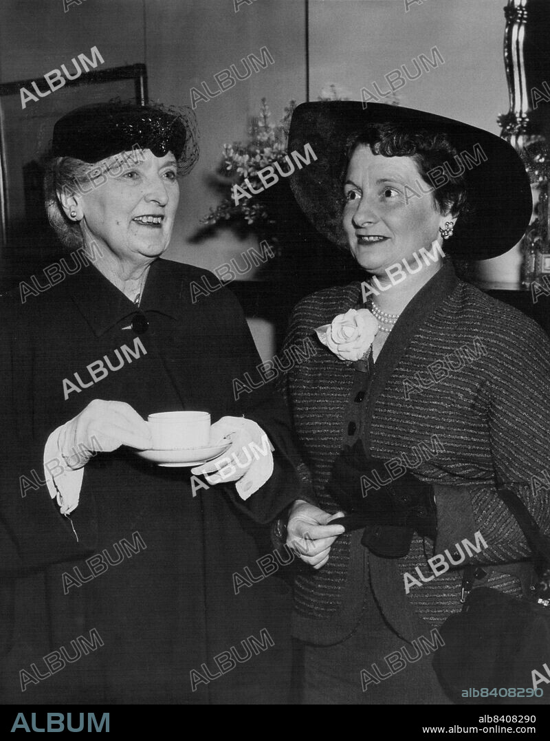 Dame Sybil Thorndike & Mrs. P. Hills. August 31, 1954. (Photo by Frank Albert Charles Burke/Fairfax Media).