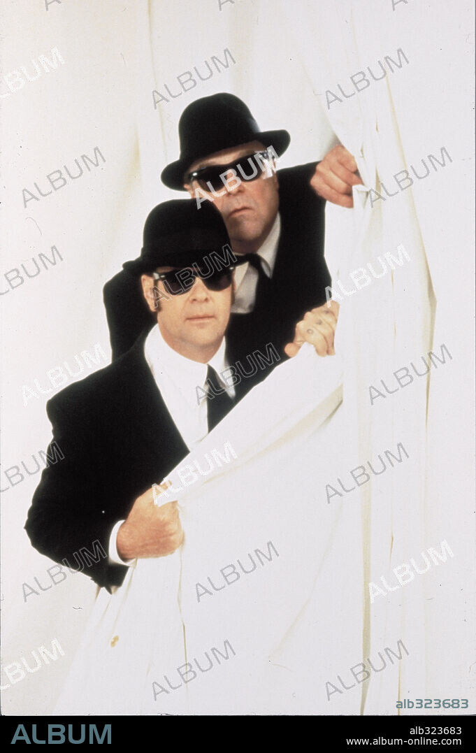 DAN AYKROYD and JOHN GOODMAN in BLUES BROTHERS 2000, 1998, directed by JOHN LANDIS. Copyright WHITE, TIMOTHY.