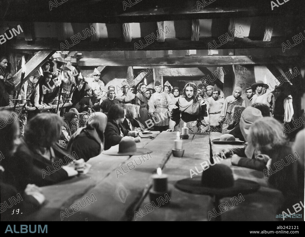 AMPARO RIVELLES en FUENTEOVEJUNA, 1947, dirigida por ANTONIO ROMAN. Copyright CEA.