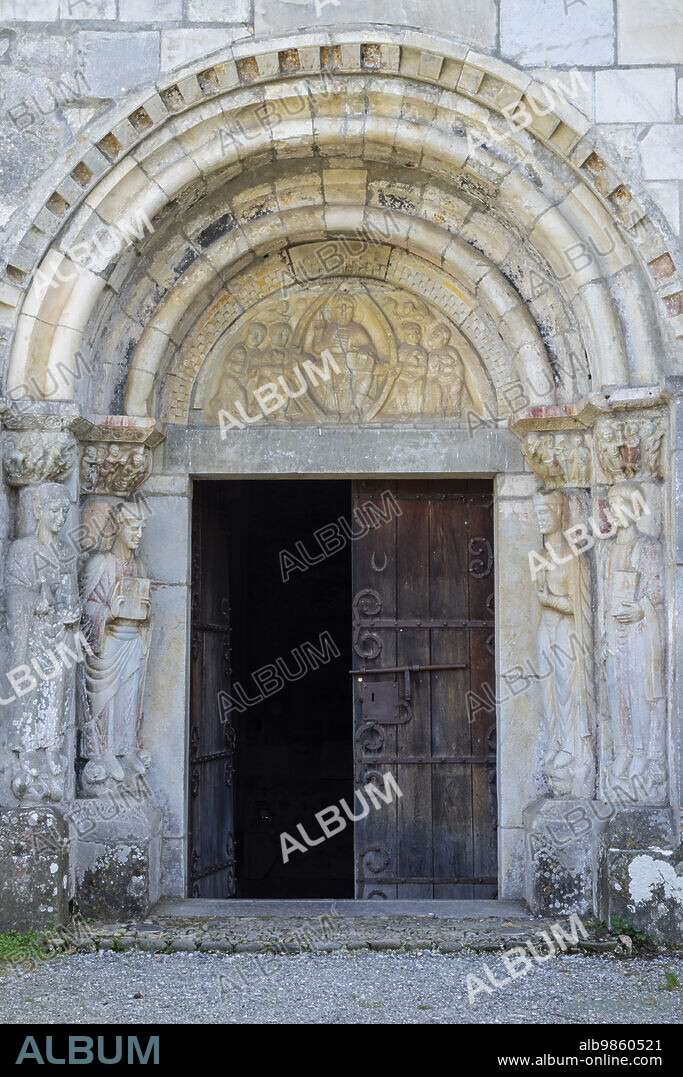 basilica Saint-Just de Valcabrère, 12th century, semicircular archivolts resting on column-statues, north door, Comminges, French Republic, Europe.