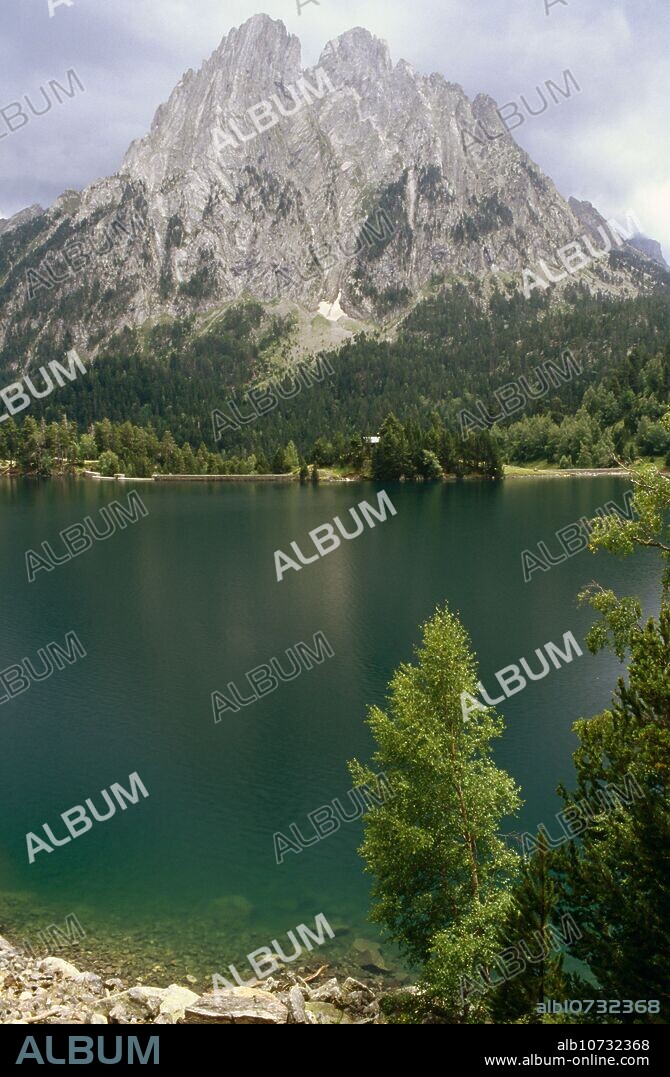 Els Encantats. Estany de Sant Maurici. Parc Nacional d´Aigües Tortes. Lleida province. Catalonia. Spain.