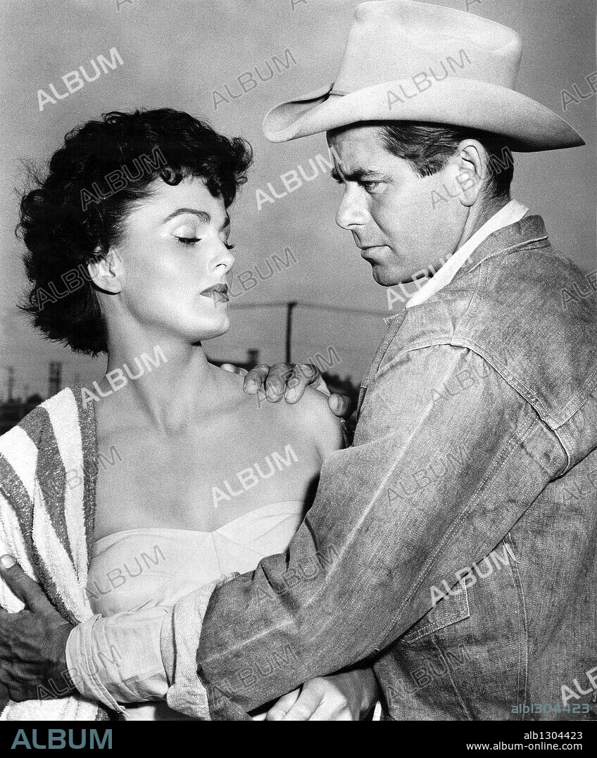 GLENN FORD y URSULA THIESS en EL AMERICANO, 1955 (THE AMERICANO), dirigida por WILLIAM CASTLE. Copyright RKO.