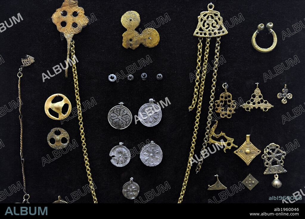 ARTE. EDAD MEDIA. EUROPA. LETONIA. JOYAS. Siglos XII-XIII. Museo de la Historia y de la Navegación. Riga. Letonia.