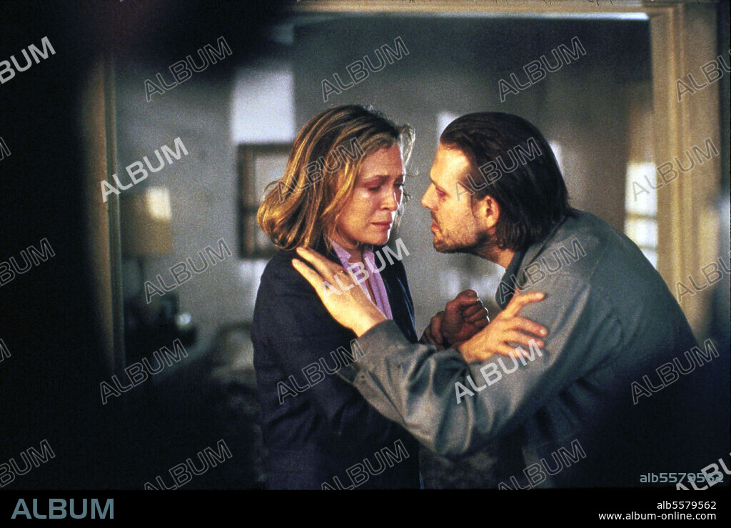 FAYE DUNAWAY and MICKEY ROURKE in BARFLY, 1987, directed by BARBET SCHROEDER. Copyright CANNON FILMS.
