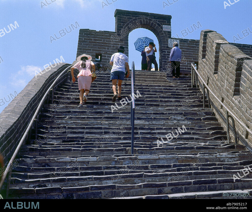 ESCALERAS DESGASTADAS-S III.MANDA HACER POR TS'IN SHI HUANG-TI.