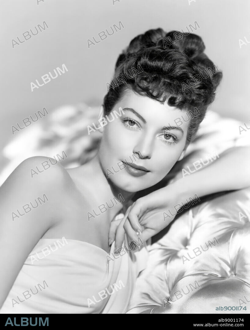 AVA GARDNER en VENUS ERA MUJER, 1948 (ONE TOUCH OF VENUS), dirigida por WILLIAM A. SEITER. Copyright UNIVERSAL PICTURES.