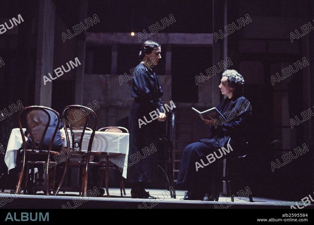 FEDERICO GARCIA LORCA. POETA ESPAÑOL.FUENTE VAQUEROS 1898 - 1936. LA CASA DE BERNARDA ALBA. REPRESENTACION TEATRAL EN MADRID , AÑO 1984. ACTRIZ BERTA RIAZA.