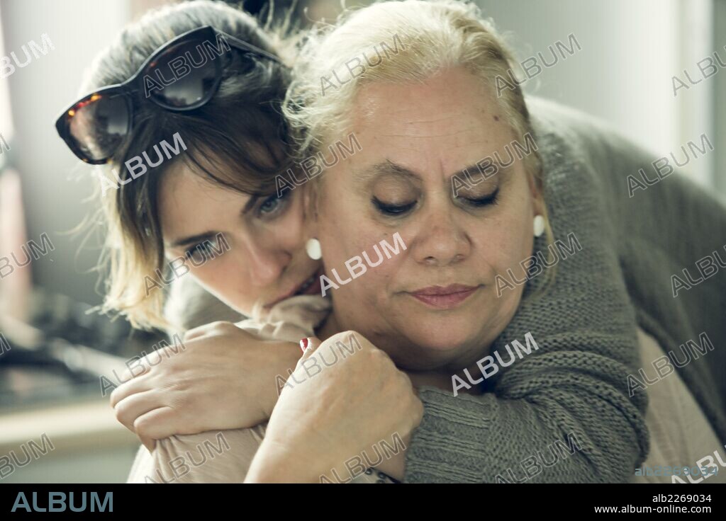 CARMINA BARRIOS y MARIA LEON en CARMINA Y AMEN, 2014, dirigida por PACO LEON. Copyright ANDY JOKE/CANAL + ESPAÑA/TELECINCO CINEMA.